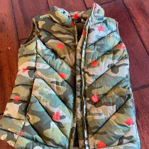 NWT GAP Kids camo & hearts puffer vest XS